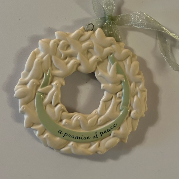 Hallmark Keepsake Peace Wreath ornament…🕊 - Picture 4 of 4